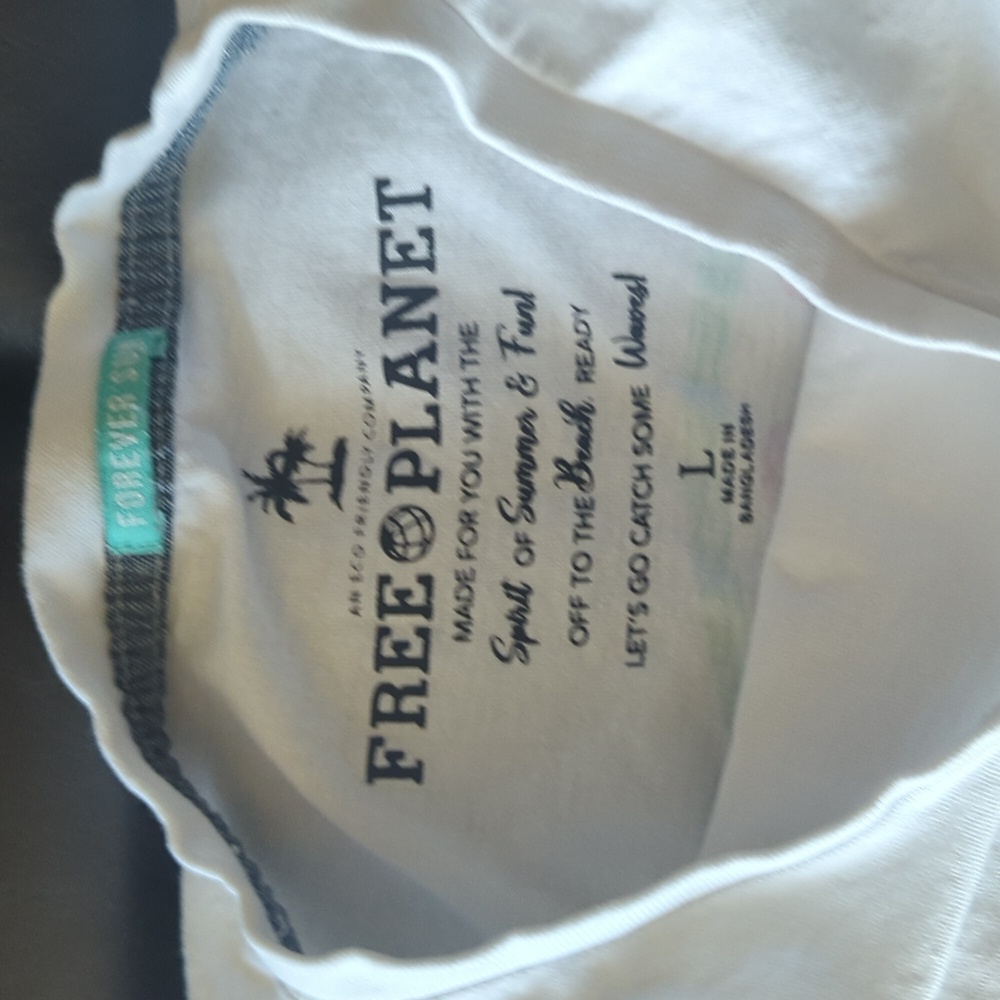 Free planet tee - Picture 2 of 3